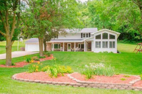 915 7 St, Bellevue IA  52031-9320 exterior