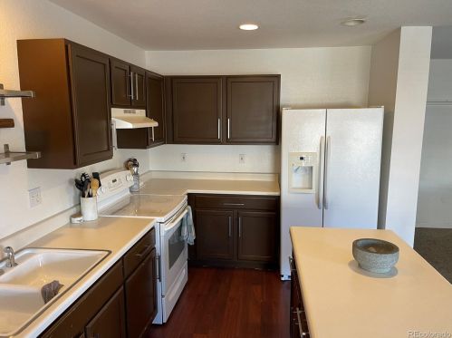 8039 Kittredge Ct, Englewood CO  80112-4629 exterior