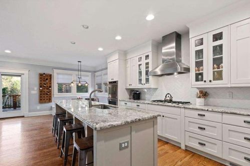 31 Honour Cir, Atlanta GA  30305-1121 exterior