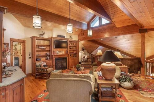 10221 Dick Barter, Truckee CA  96161-5172 exterior