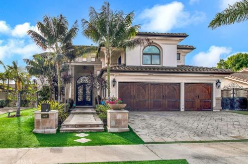 9912 Petunia Ave, Santa Ana, CA 92708-2319