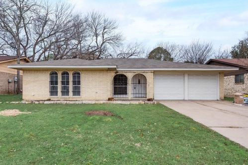 1917 Tracey Cir, Irving TX  75060-6946 exterior