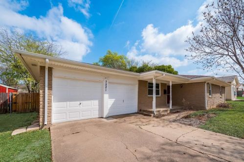 7521 College Cir, Fort Worth, TX 76180-6233
