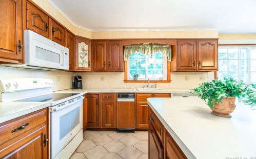 44 Craigie Ave, Waterbury, CT 06705-2902