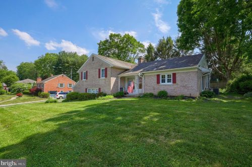 1104 Richmond Rd, Lancaster, PA 17603-6126