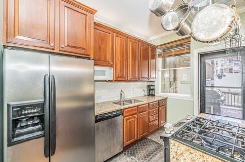 4007 Kenmore Ave, Chicago, IL 60613-2092