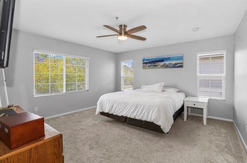 812 Daybreak Pl, Vista CA  92084-3347 exterior