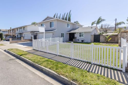 2418 Royal Ave, Simi Valley CA 93065-4759 exterior