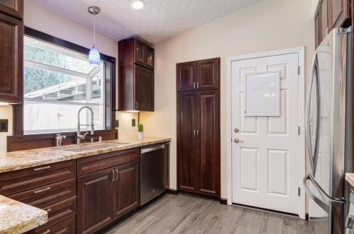 1283 Live Oak Ln, Auburn, CA 95603-3308
