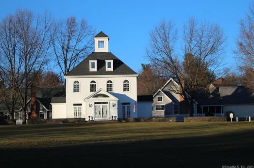 4 Marble Faun Ln, Windsor CT  06095-4766 exterior