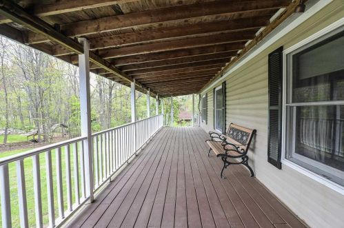 13 Mammoth Rd, Londonderry, NH 03053-4033