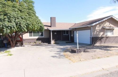 925 Huntington Dr, Modesto, CA 95350-3479