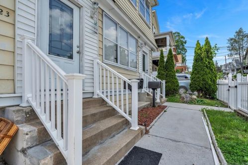 23 Chestnut Ave, Waterbury, CT 06710-1802