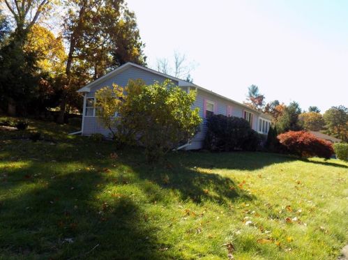 10 Friar Tuck Ln, Coventry, RI 02816-6917
