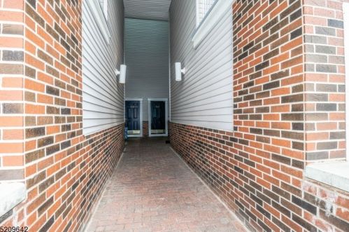 511 Knollwood Ct, Parsippany, NJ 07834-3457