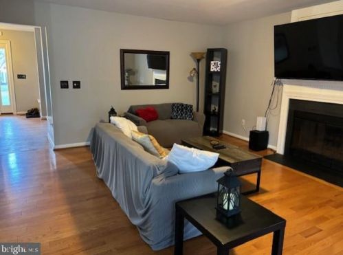 3909 Leaf Lawn Ln, Woodbridge VA  22192-4901 exterior