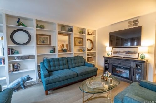 5106 1st St, Santa Ana, CA 92703-3004