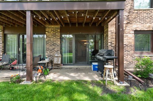 1165 Pleasant Run Dr, Wheeling IL  60090-5674 exterior