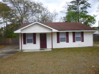 527 Ashmore Rd, Hinesville, GA 31313-4001