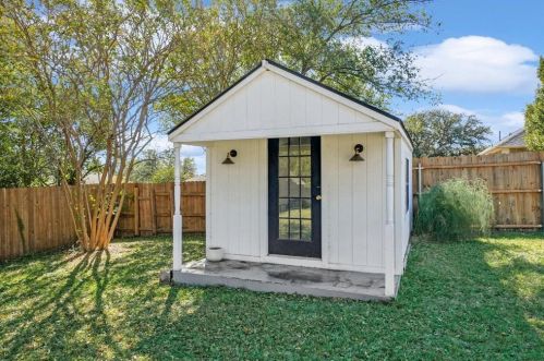 8708 Lake Country Dr, Fort Worth TX  76179-2802 exterior