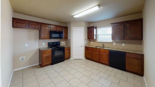 818 Parkplace Rdg, Princeton TX  75407-6803 exterior