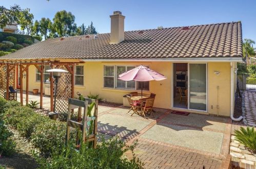 1911 Goodwin Dr, Vista CA  92084-2590 exterior