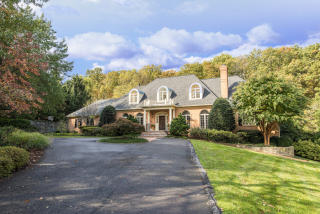1196 Windrock Dr, Mc Lean, VA 22102-1547