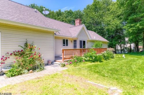 39 Morgan Dr, Wantage, NJ 07461-2703