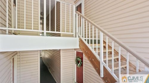 16 Willow Ct, Trenton NJ 08619-4626 exterior