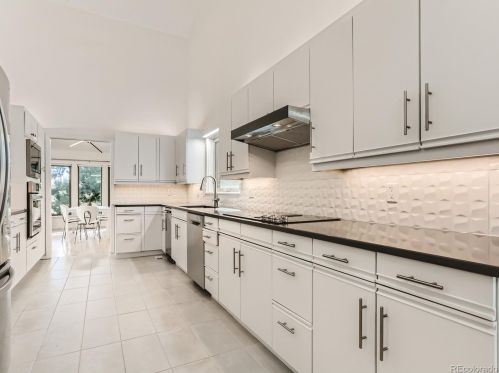 24 Beacon Hill Ln, Englewood CO  80111-5244 exterior