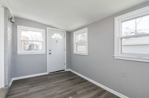 8152 Ozark Ave, Niles IL  60714-2826 exterior