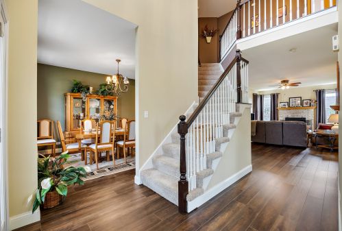 1182 Hancock St, Carol Stream, IL 60188-1388