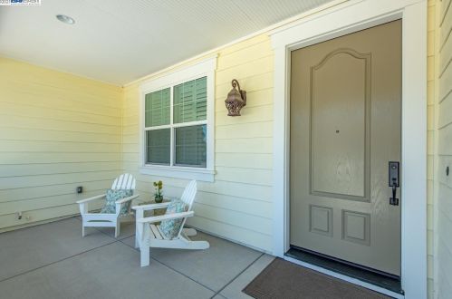 5561 Calico Ln, Pleasanton, CA 94566-6401