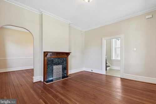 28 Gravers Ln, Philadelphia PA 19118-4132 exterior