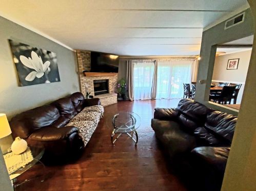 9068 Del Prado Dr, Palos Hills, IL 60465-5006