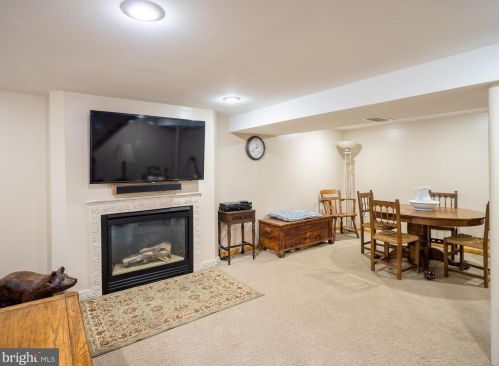 8408 Chippewa Rd, Philadelphia PA 19128-1206 exterior