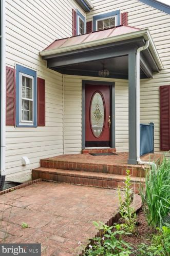 12200 Dapple Gray Ct, Woodbridge VA  22192-6280 exterior