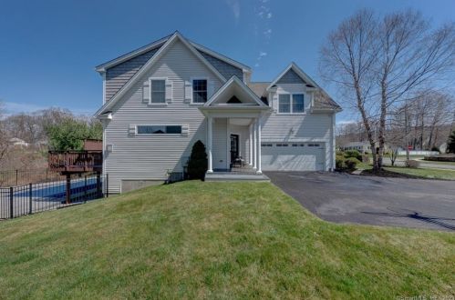 2 Fieldstone Ln, Southington, CT 06489-3954