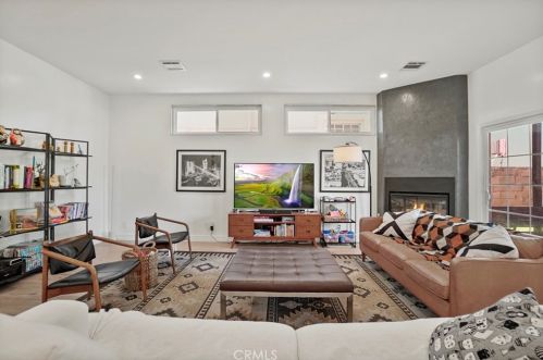15751 Morrison St, Van Nuys CA  91436-1543 exterior
