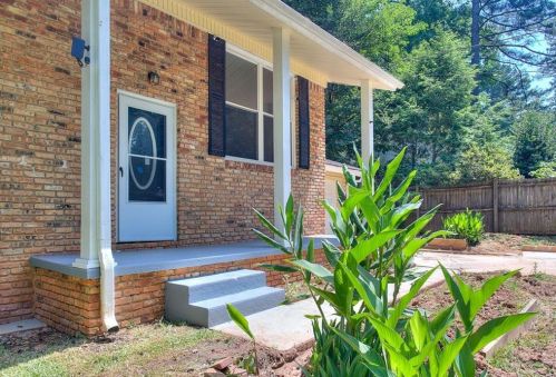 4942 Sheila Ln, Stone Mountain, GA 30083-2124