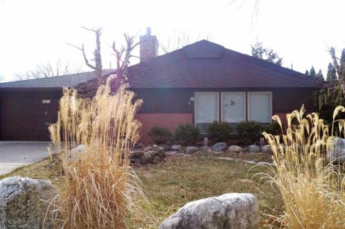 1124 Mayfair Pl, Rockford, IL 61107-3651