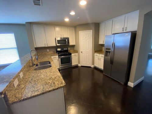 10704 Ambling Trl, Fort Worth TX  76108-6943 exterior