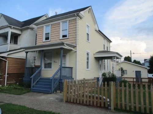 34 4th St, Mcmechen, WV 26040-1064