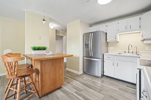 407 Elmwood Dr, Hudson NH  03051-3242 exterior