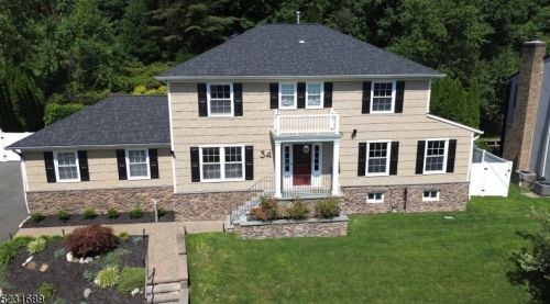 34 Underwood Dr, Town Center, NJ 07052-1322