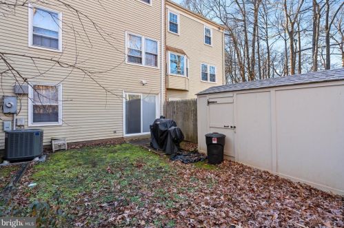 12189 Cinnamon St, Woodbridge VA  22192-1707 exterior