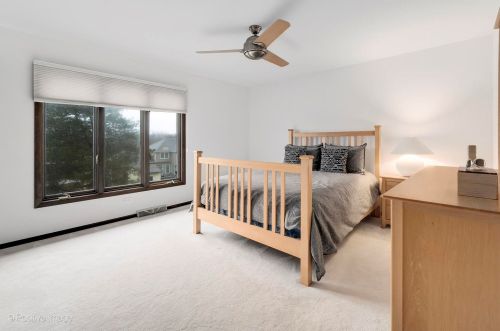 8485 Clynderven Rd, Willowbrook IL  60527-8341 exterior