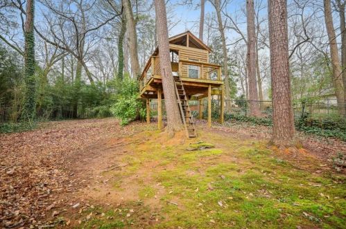 4680 Hitching Post Trl, Atlanta GA  30342-2816 exterior