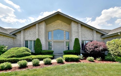 706 Spruce Dr, Wheeling, IL 60070-1166