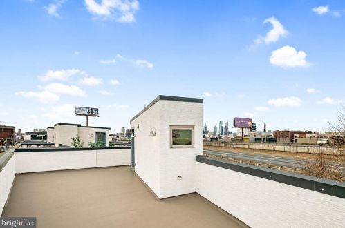 920 Front St, Philadelphia PA 19123-4304 exterior